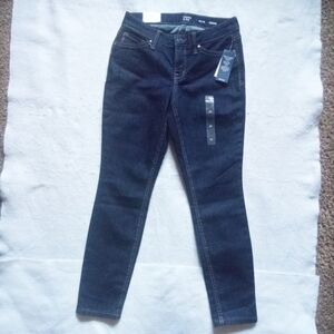 NWT woman's Crown & Ivy skinny blue jeans